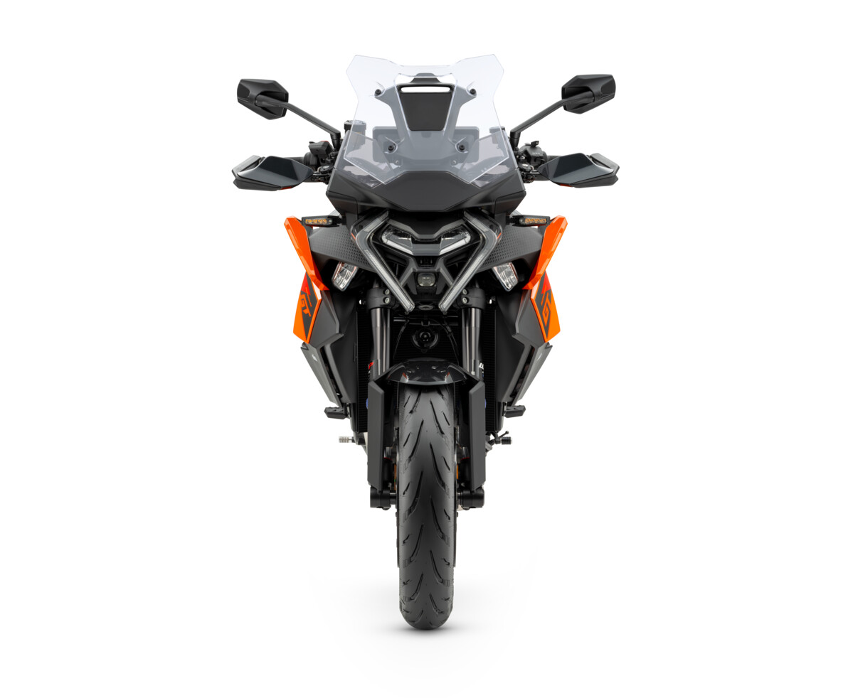 652052_MY25_KTM 1390 SUPER DUKE GT_STUDIO_STUDIO_STUDIO_03_STUDIO IMAGES.jpg